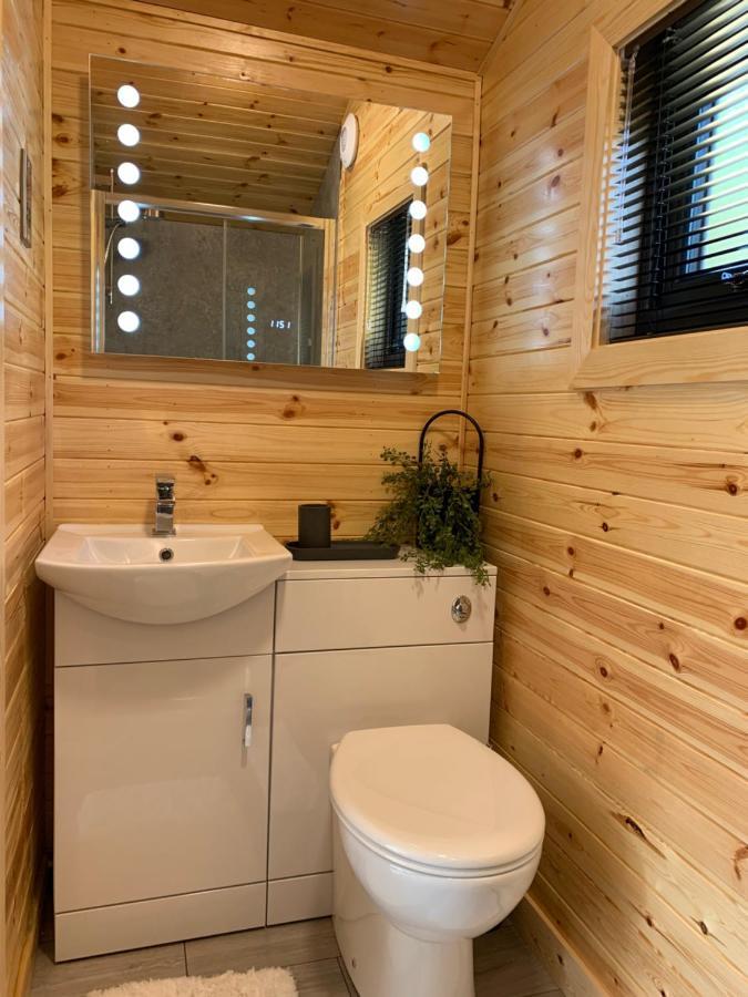 River Huts, Highland River Retreat With Hot Tub Inverness Exterior foto