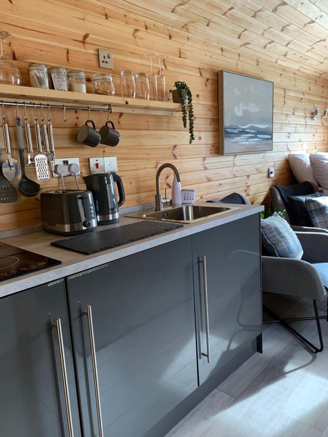River Huts, Highland River Retreat With Hot Tub Inverness Exterior foto