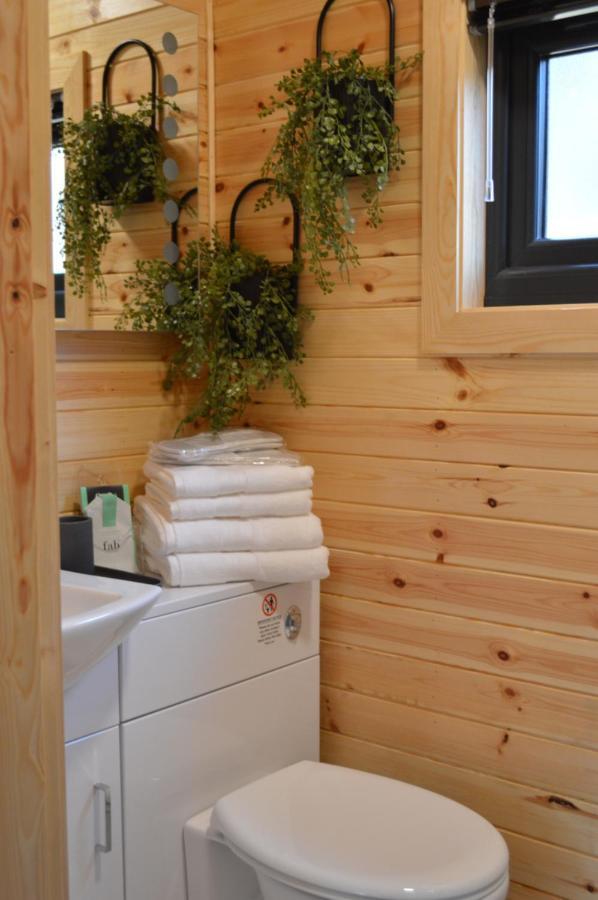 River Huts, Highland River Retreat With Hot Tub Inverness Exterior foto