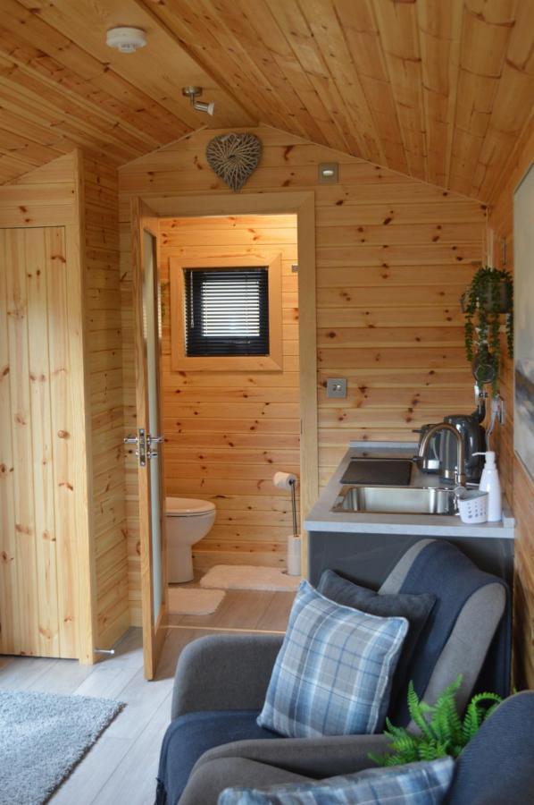 River Huts, Highland River Retreat With Hot Tub Inverness Exterior foto