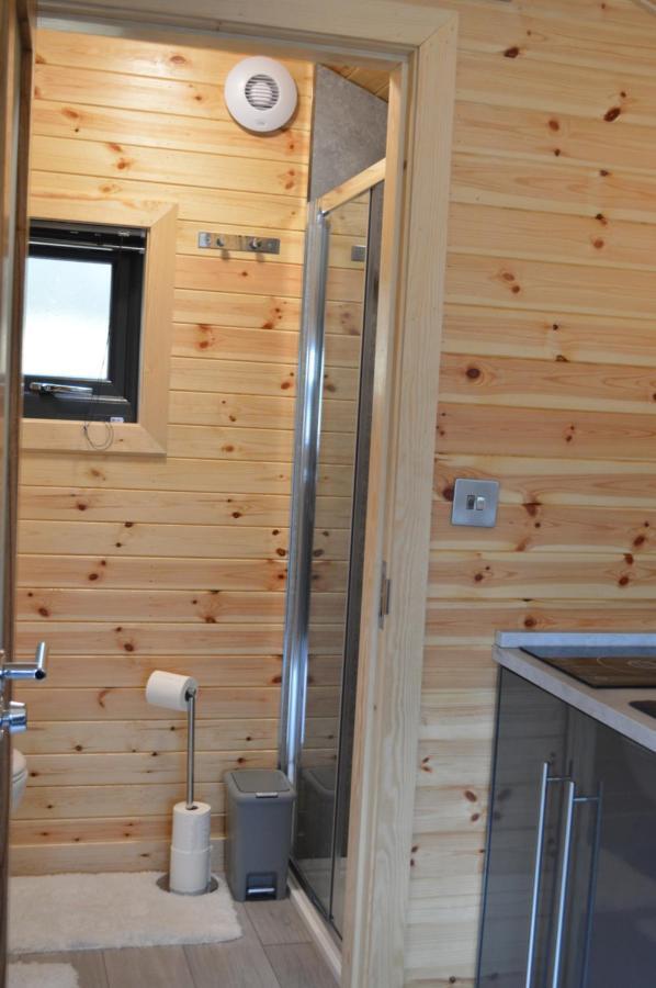 River Huts, Highland River Retreat With Hot Tub Inverness Exterior foto